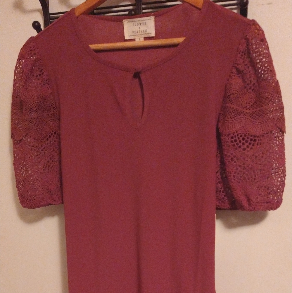 FLOWER & FEATHER Size S Lace Short Sleeve Rust Top